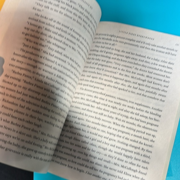 Little Fires Everywhere a novel paperback Celeste Ng - Picture 3 of 3